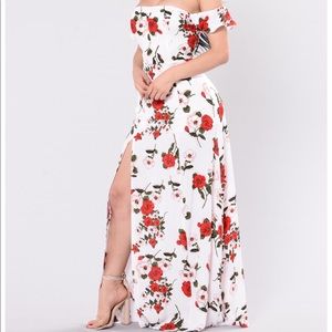 Gorgeous floral maxi dress! Only worn once!